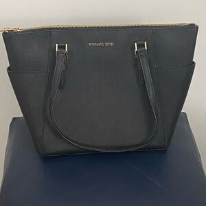 Michael Kors Black Purse. Excellent Condition